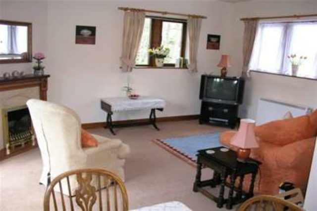 Image of 2 bedroom Bungalow to rent in New Road Millthorpe Holmesfield Dronfield S18 at Dronfield, S18 7WN